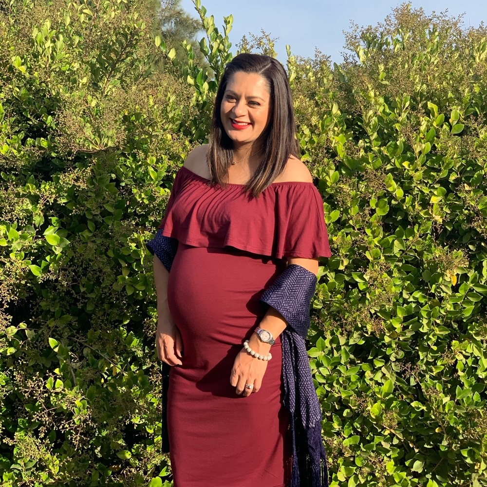 Off shoulders maternity dress